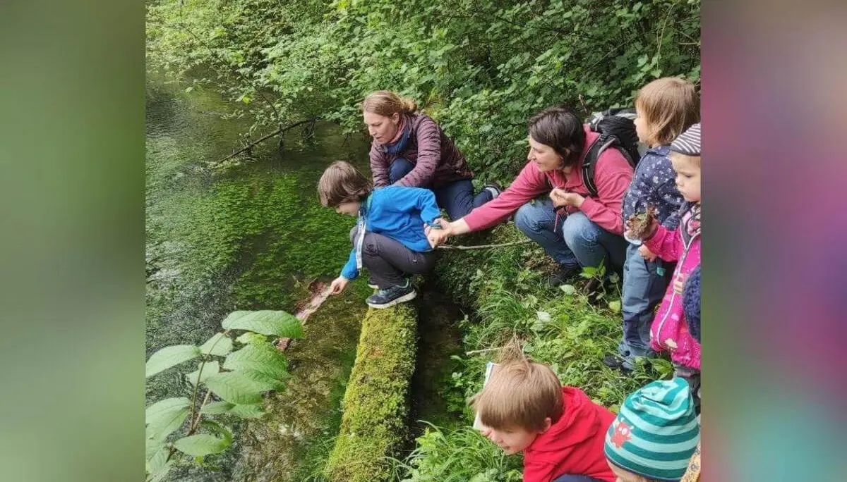 Rindenboote abschicken | © DAV Markt Schwaben/Silke Titze