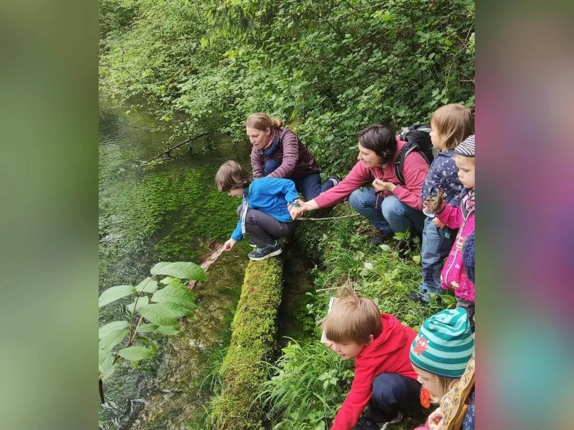 Rindenboote abschicken | © DAV Markt Schwaben/Silke Titze