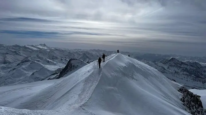 Skihochtour Großvenediger April 2024 - Auf dem Grat zum Venediger | © DAV Markt Schwaben | Foto Markus Sellmeier