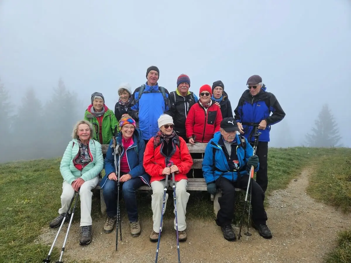 Wanderung November 2024 -Die Seniorengruppe auf der Wanderung von Hundham nach Schwarzenberg | © DAV Markt Schwaben | Foto Hubert Inhofer