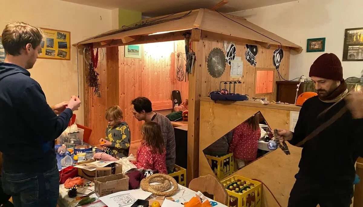 Weihnachtsbasteln Motto Alpenverein | © Helena de Monte 2024