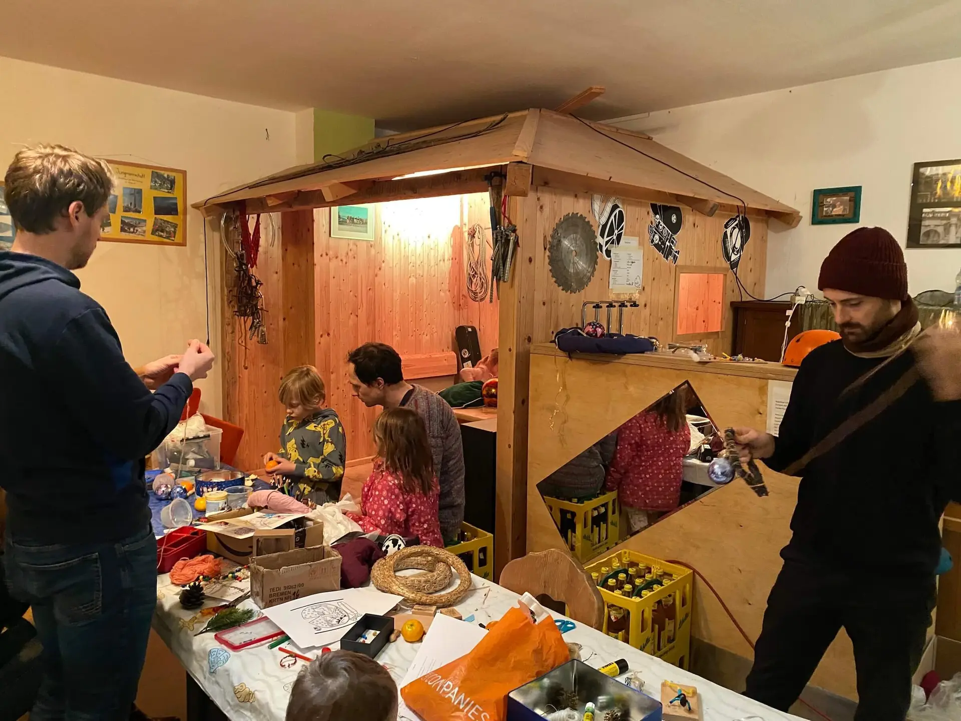 Weihnachtsbasteln Motto Alpenverein | © Helena de Monte 2024