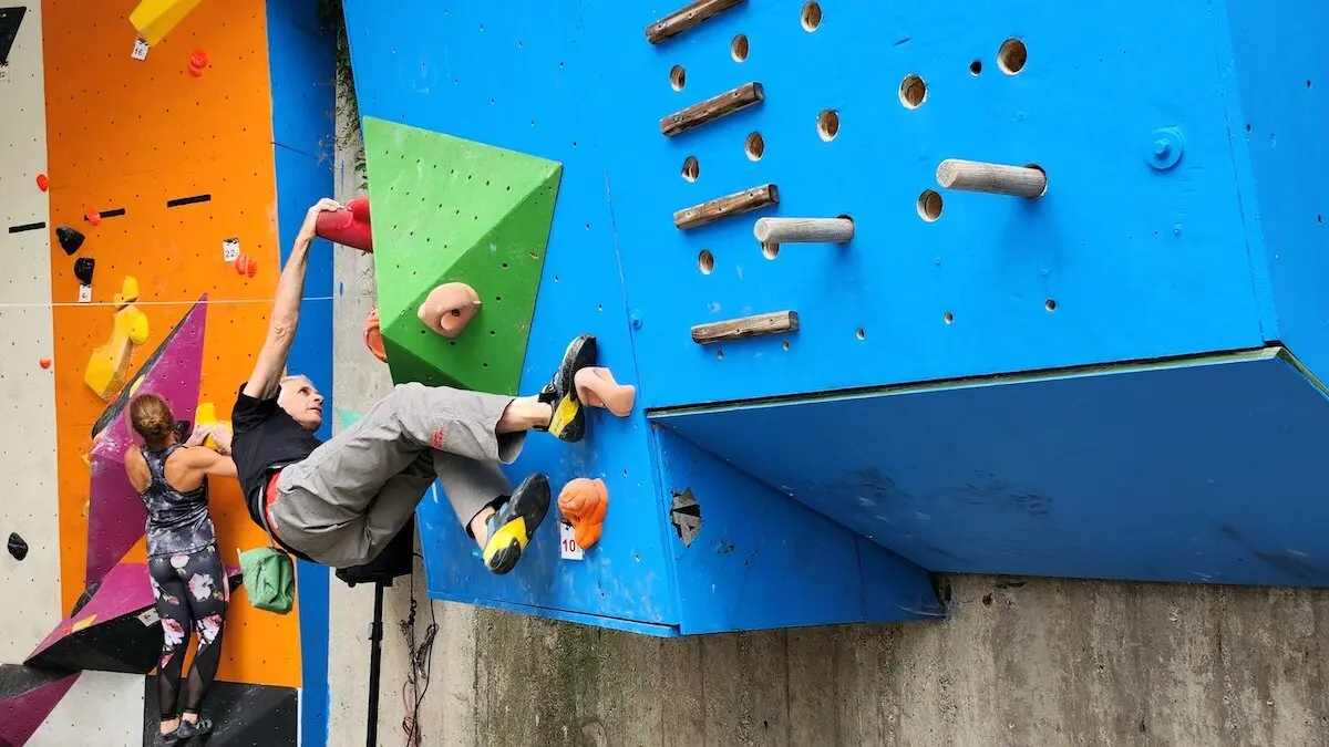 Technik und Kraft im Bouldercup | © DAV Markt Schwaben | Foto Anna Thoms