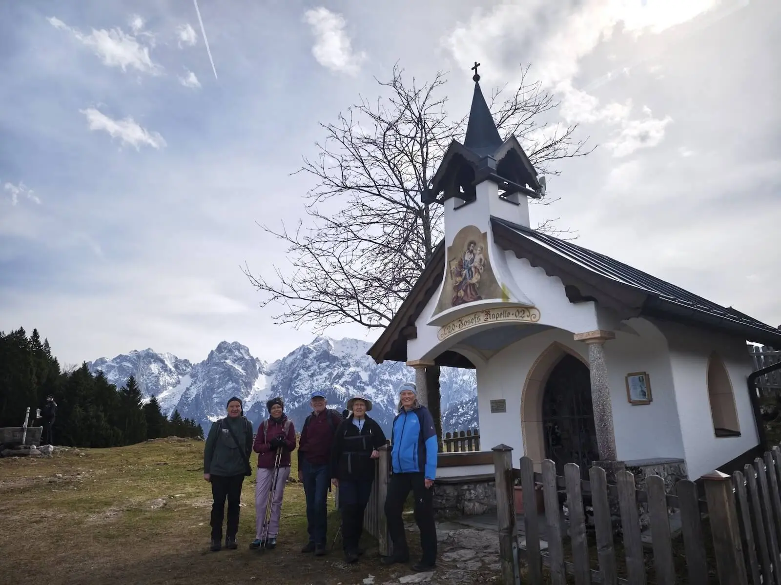 Gruppe vor St.-Josefs-Kapelle | © DAV Markt Schwaben/Erwin Matzinger