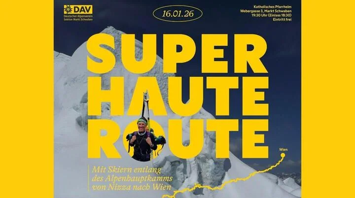 Promoplakat für einen Fotovortrag mit dem Titel „Super Haute Route“. Im Hintergrund steigen Skitourengeher eine verschneite Bergflanke hinauf. Eine gelbe Linie zeigt die Route von Nizza nach Wien entlang des Alpenhauptkamms. Der Vortrag findet am 16.01.2026 um 19:30 Uhr im katholischen Pfarrheim Markt Schwaben statt. Eintritt frei. Vortragender: Walter Kressirer. | © Walter Kressirer