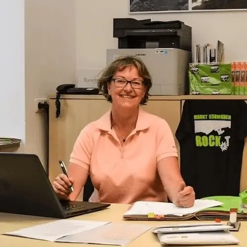 Porträt von Anna Maria Blau, Verantwortliche für Geschäftsstelle, Mitgliederverwaltung und soziale Medien des DAV Markt Schwaben. | © DAV Sektion Markt Schwaben