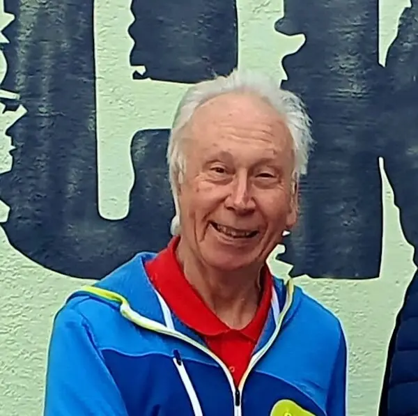 Porträt von Hubert Inhofer, Leiter der Seniorengruppe des DAV Markt Schwaben. | © Anna Maria Blau