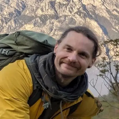 Porträt von Dennis Titze, Leiter der Kletterabteilung und Turmwart des DAV Markt Schwaben. | © DAV Familiengruppe | Silke Titze