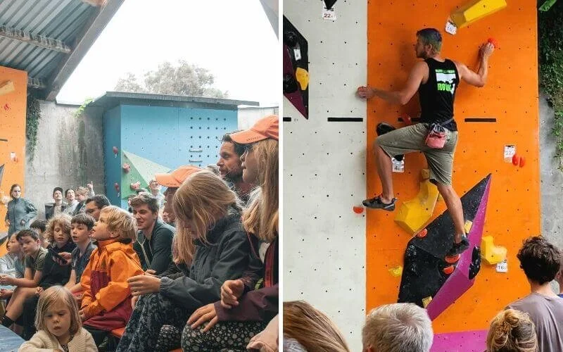 Erwachsene und Kinder verfolgen gespannt einen Kletterwettkampf, während ein Athlet die Boulderwand erklimmt. | © DAV Markt Schwaben | Foto: David Sigl & Anna Thoms