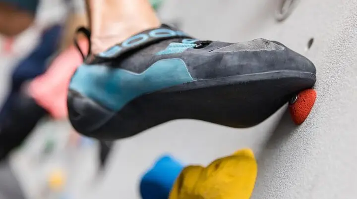 Ein Boulderschuh in Nahaufnahme | © DAV